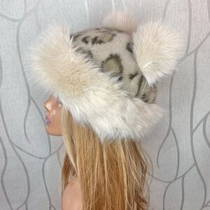 🎀🌷 Faux Fur Leopard Print Hat w/ Pom Pom Ears 🌷🎀